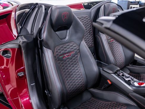 Used 2022 Lamborghini Huracan EVO RWD image 29