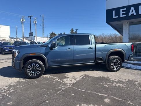 Used 2025 GMC Sierra 2500 Denali Ultimate image 3