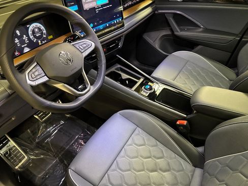 New 2026 Volkswagen Tiguan SEL R-Line image 9