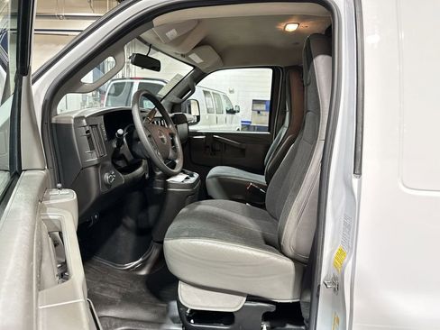 Used 2024 GMC Savana 2500 w/ Driver Convenience Package image 13