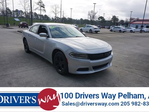 Used 2019 Dodge Charger SXT image 1
