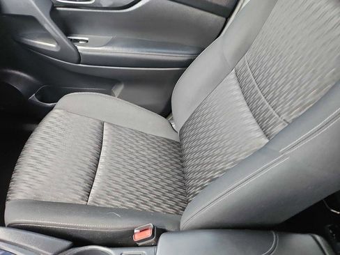 Used 2018 Nissan Rogue SV image 15