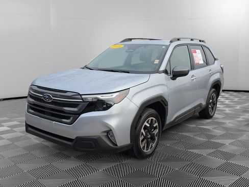 Used 2025 Subaru Forester Premium AWD/4WD image 3