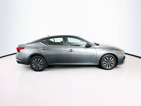 Used 2025 Nissan Altima 2.5 SV image 10