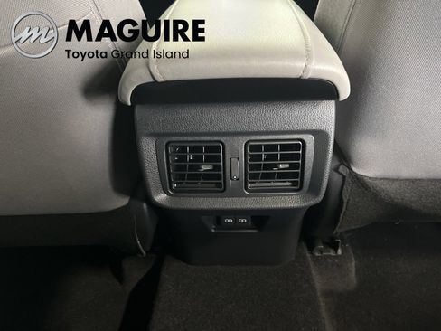 Used 2023 Toyota Venza LE image 22