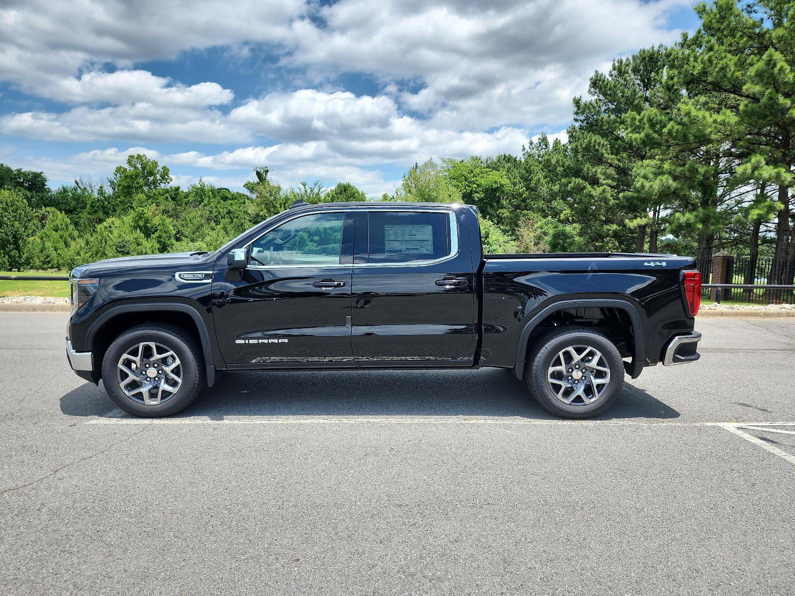 New 2026 GMC Sierra 1500 SLE AWD/4WD image 2