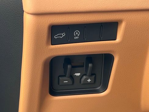 New 2026 Lexus LX 600 4WD w/ Premium Package image 20