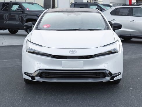 New 2027 Toyota Prius Limited FWD image 2