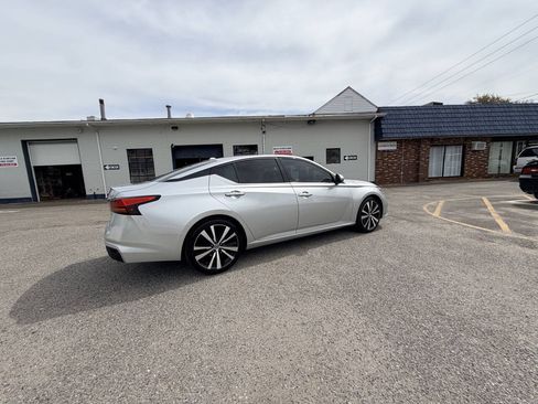 Used 2020 Nissan Altima 2.5 SL FWD image 38