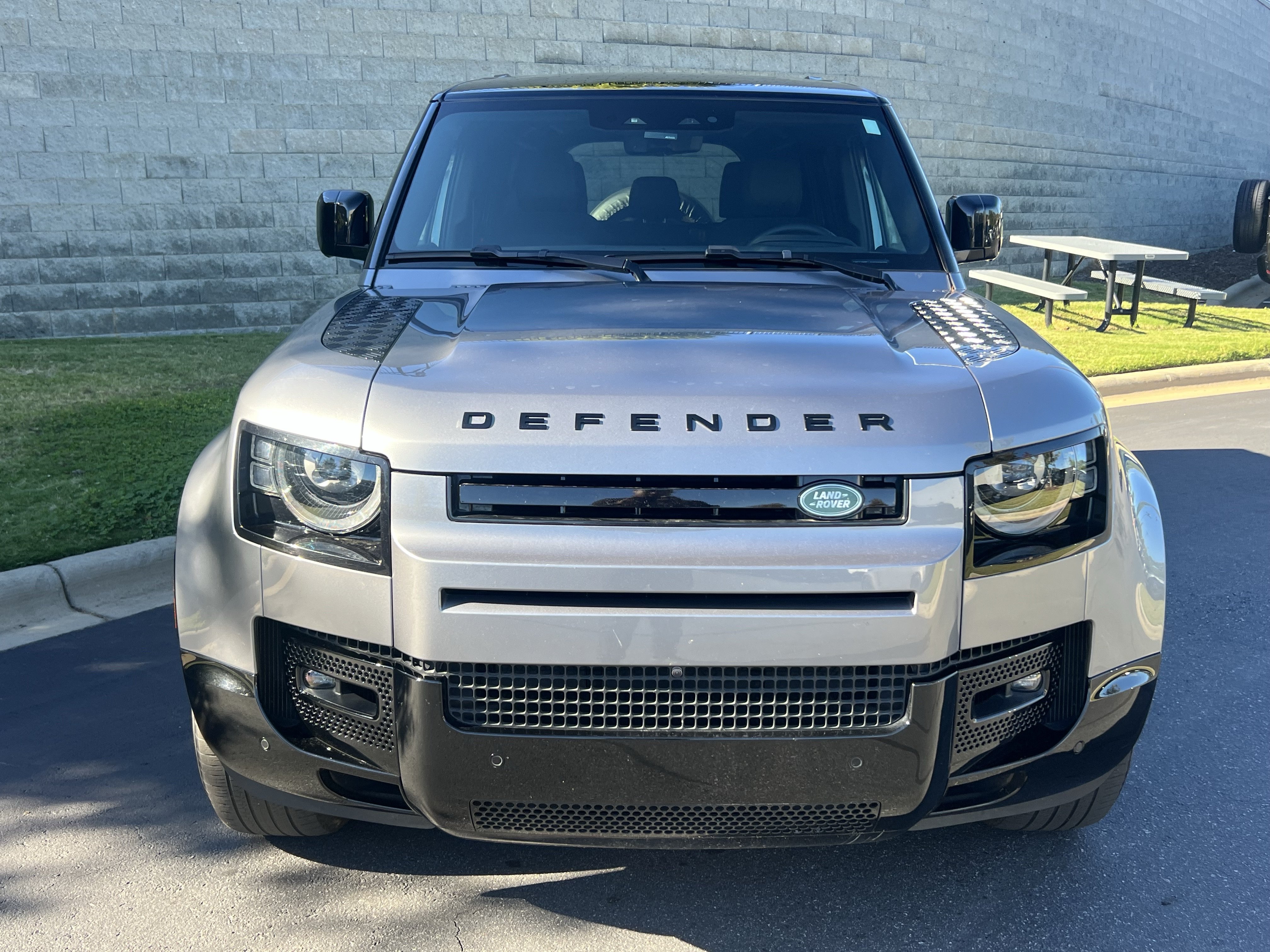Certified 2024 Land Rover Defender 110 X-Dynamic SE AWD/4WD image 10