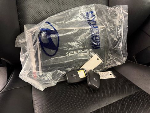 Used 2010 Hyundai Genesis 3.8 RWD image 32