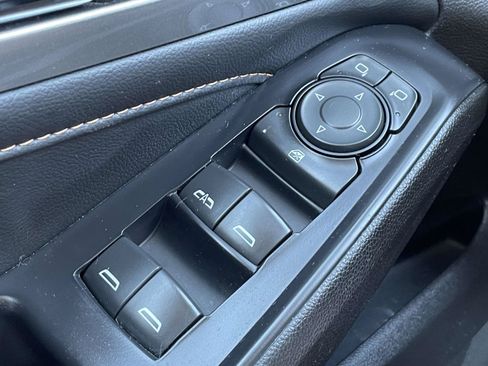 Used 2021 Chevrolet Traverse LT w/ LT Premium Package AWD/4WD image 35