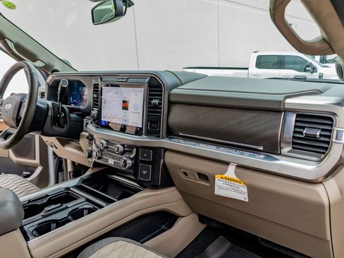 Used 2026 Ford F250 Platinum w/ Platinum Plus Package image 18