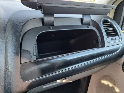 Used 2016 Chrysler Town & Country Limited w/ Trailer Tow Group image 17