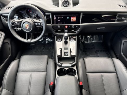 Certified 2026 Porsche Macan AWD/4WD image 6