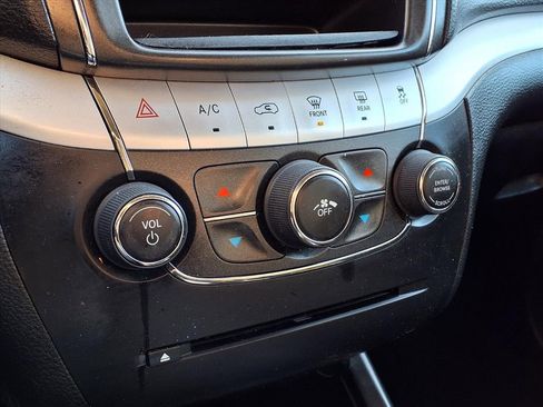 Used 2015 Dodge Journey SXT w/ Flexible Seating Group image 18