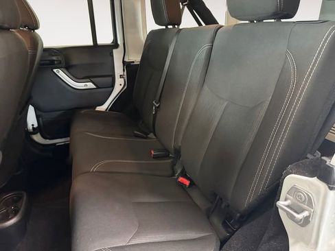 Used 2018 Jeep Wrangler Unlimited Sahara image 22