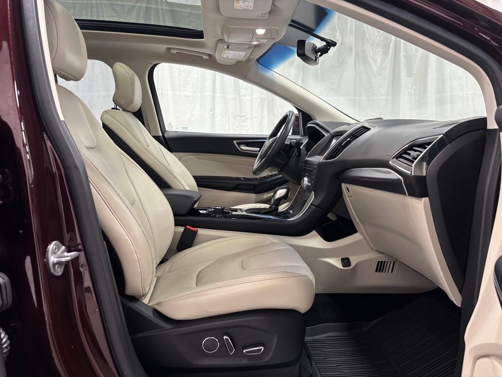 Used 2018 Ford Edge Titanium w/ Equipment Group 301A AWD/4WD image 59