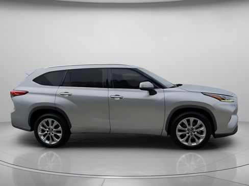 Used 2022 Toyota Highlander Limited image 32
