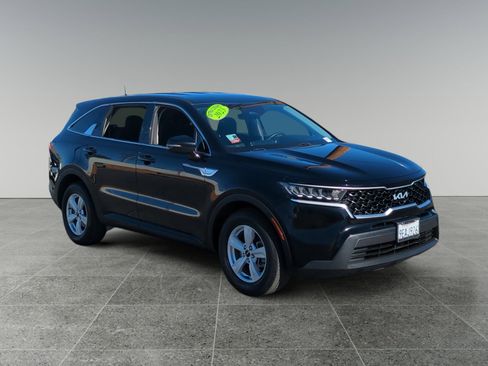 Used 2023 Kia Sorento LX image 7