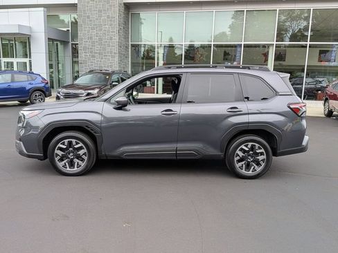Used 2025 Subaru Forester Premium AWD/4WD image 5