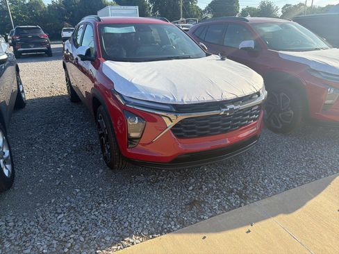 New 2026 Chevrolet Trax RS w/ Driver Confidence Package FWD image 2