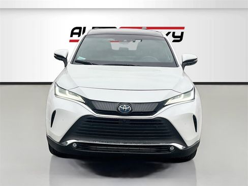 Used 2024 Toyota Venza Limited image 2