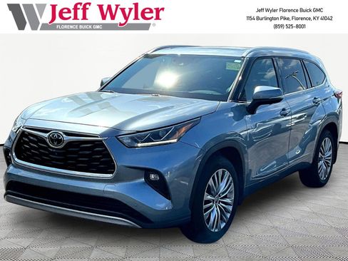 Used 2023 Toyota Highlander Platinum AWD/4WD image 1