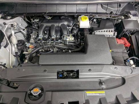 Used 2025 Nissan Pathfinder SV FWD image 32
