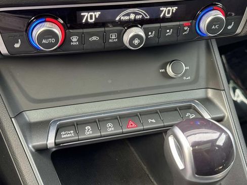 Used 2023 Audi Q3 2.0T Premium image 24