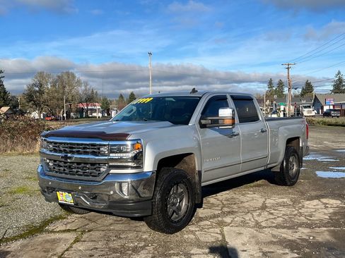 Used 2016 Chevrolet Silverado 1500 LTZ w/ LTZ Plus Package image 2