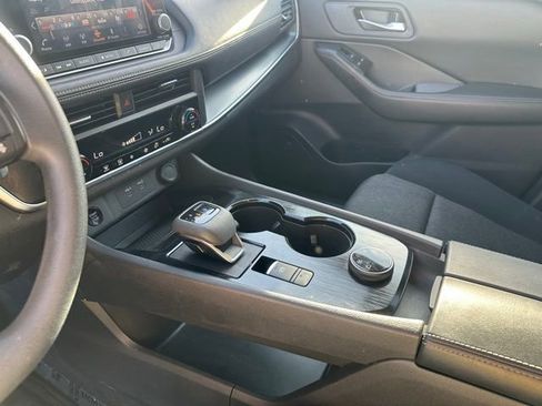 Used 2024 Nissan Rogue SV image 11