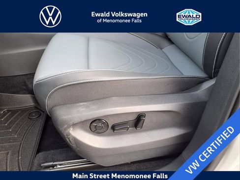Certified 2025 Volkswagen Tiguan SE R-Line AWD/4WD image 14