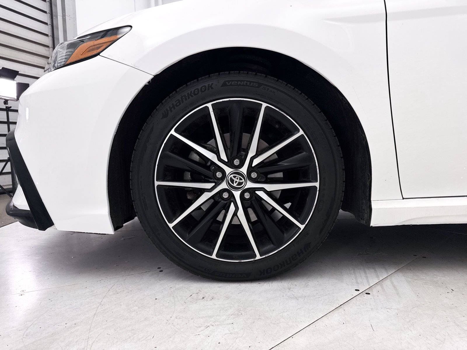 Used 2021 Toyota Camry SE FWD image 11