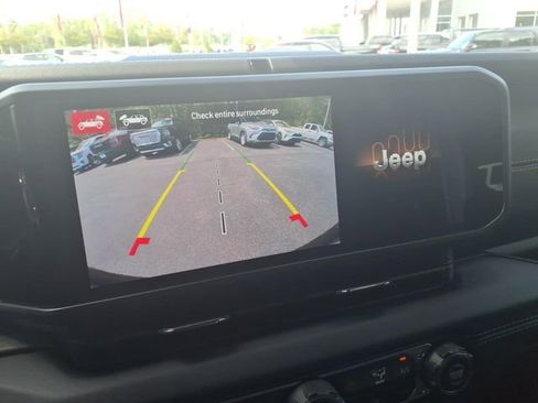 Used 2025 Jeep Wrangler Sahara image 20