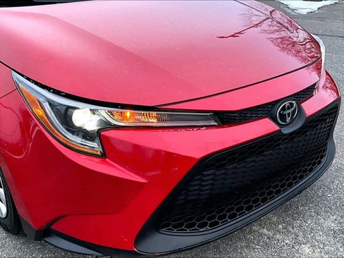 Used 2021 Toyota Corolla LE image 31