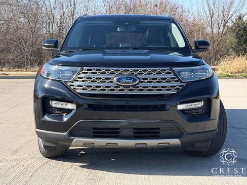 Used 2022 Ford Explorer Limited w/ Limited Technology Package image 2