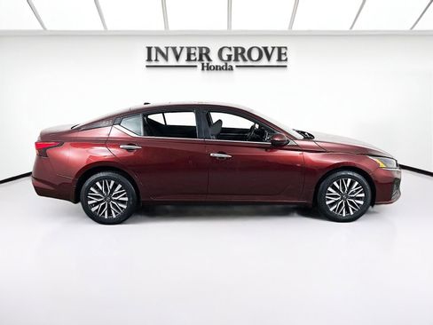 Used 2023 Nissan Altima 2.5 SV image 4