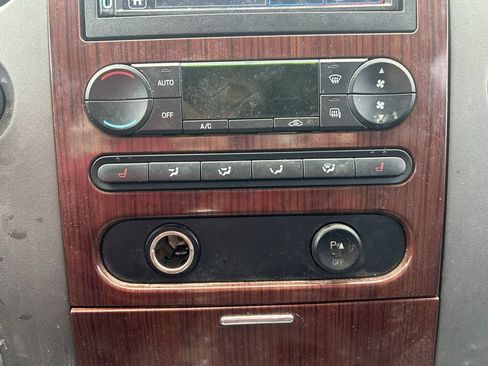 Used 2005 Ford F150 Lariat image 22