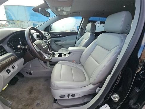 Used 2023 GMC Acadia SLT FWD image 3