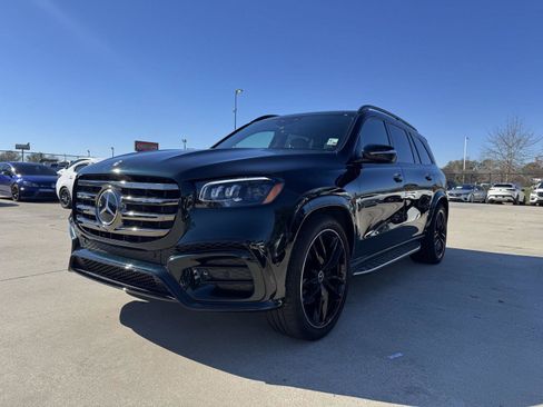 Certified 2025 Mercedes-Benz GLS 450 4MATIC image 3