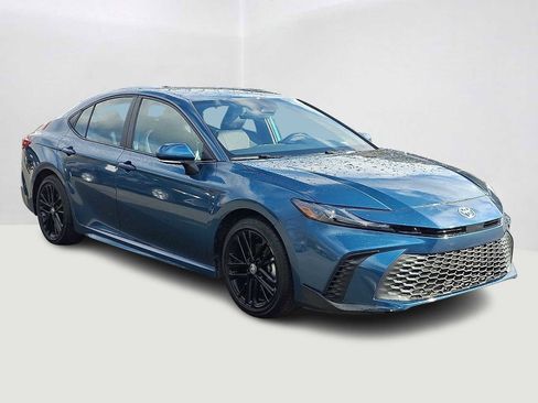 Certified 2025 Toyota Camry SE image 5