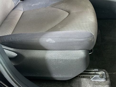 Used 2024 Toyota Highlander LE image 23