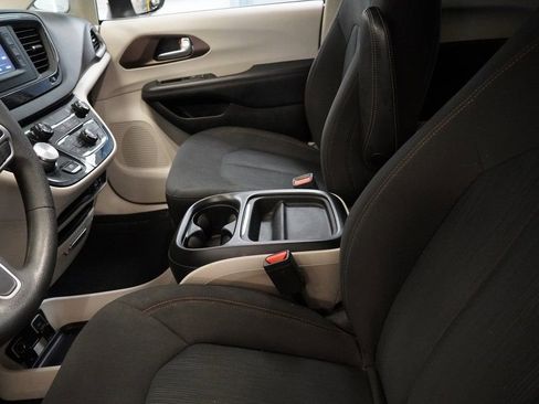 Used 2017 Chrysler Pacifica Touring Plus image 7