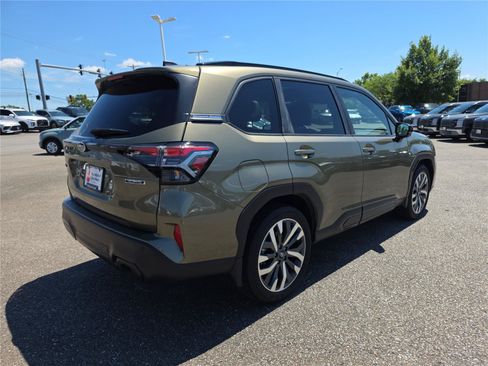 Used 2025 Subaru Forester Touring AWD/4WD image 11