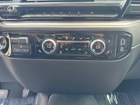 Used 2025 GMC Sierra 1500 SLT AWD/4WD image 24