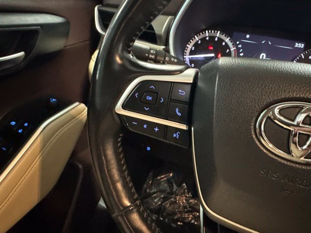 Used 2022 Toyota Highlander XLE AWD/4WD image 27