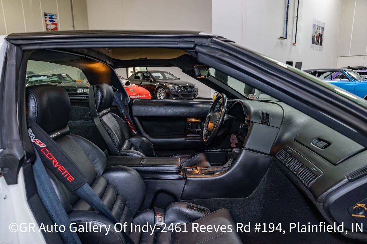 Used 1992 Chevrolet Corvette Coupe RWD image 32
