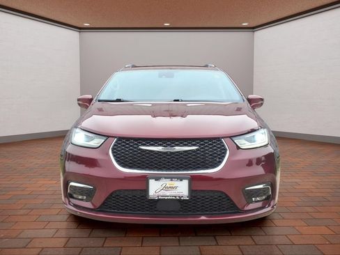 Used 2021 Chrysler Pacifica Touring-L FWD image 2