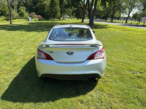 Used 2010 Hyundai Genesis 3.8 RWD image 22